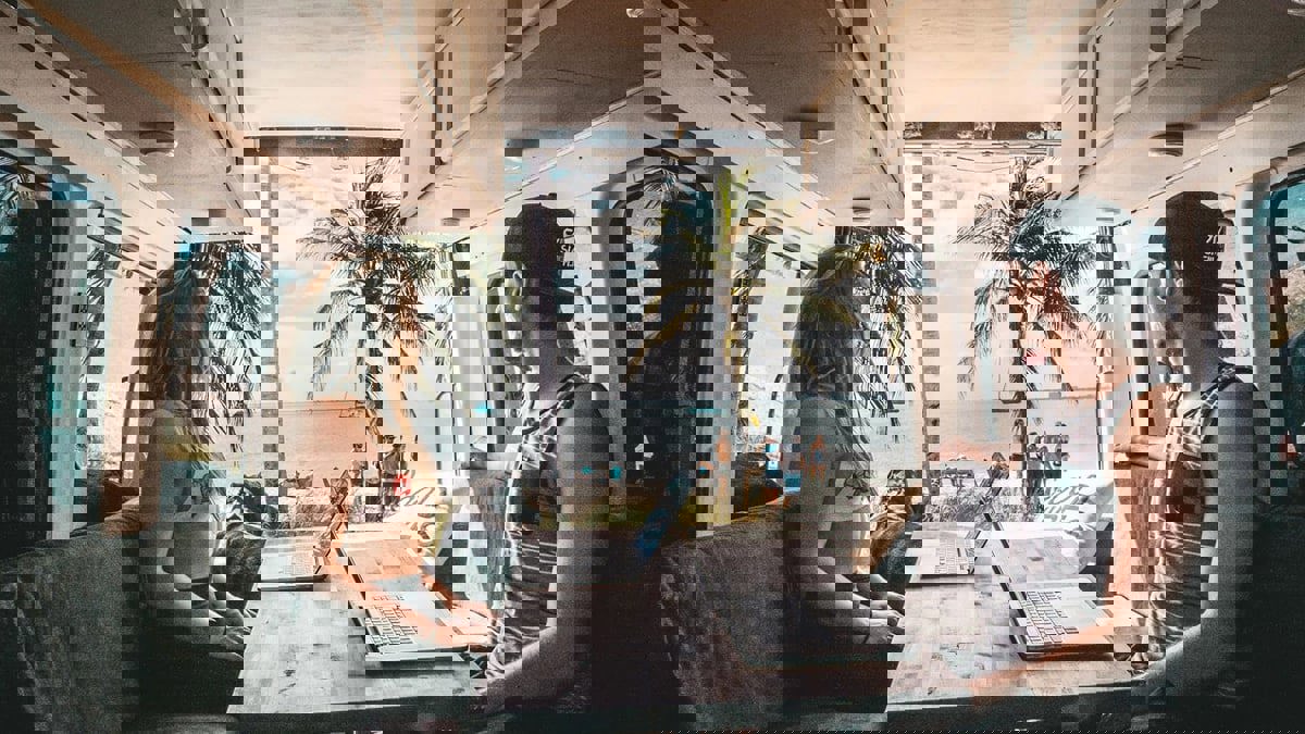 من هم "البدو الرحّل الرقميون"؟