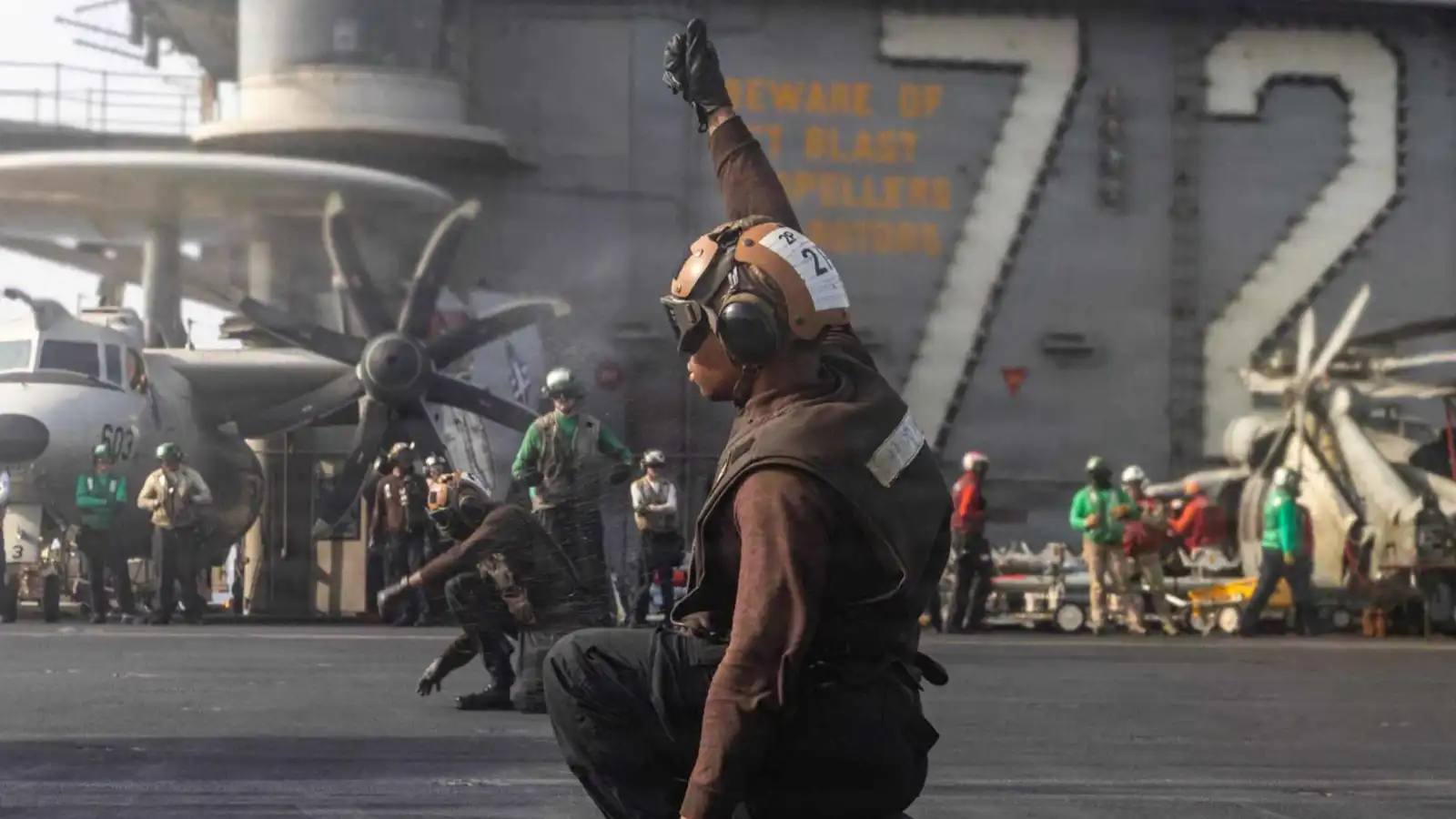 مدمرة أمريكية تعترض ناقلتي نفط حاولتا مغادرة إيران.. التفاصيل