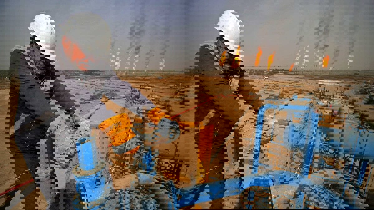 النفط يتراجع وسط توقعات باستئناف تدفقات خط "دروجبا"