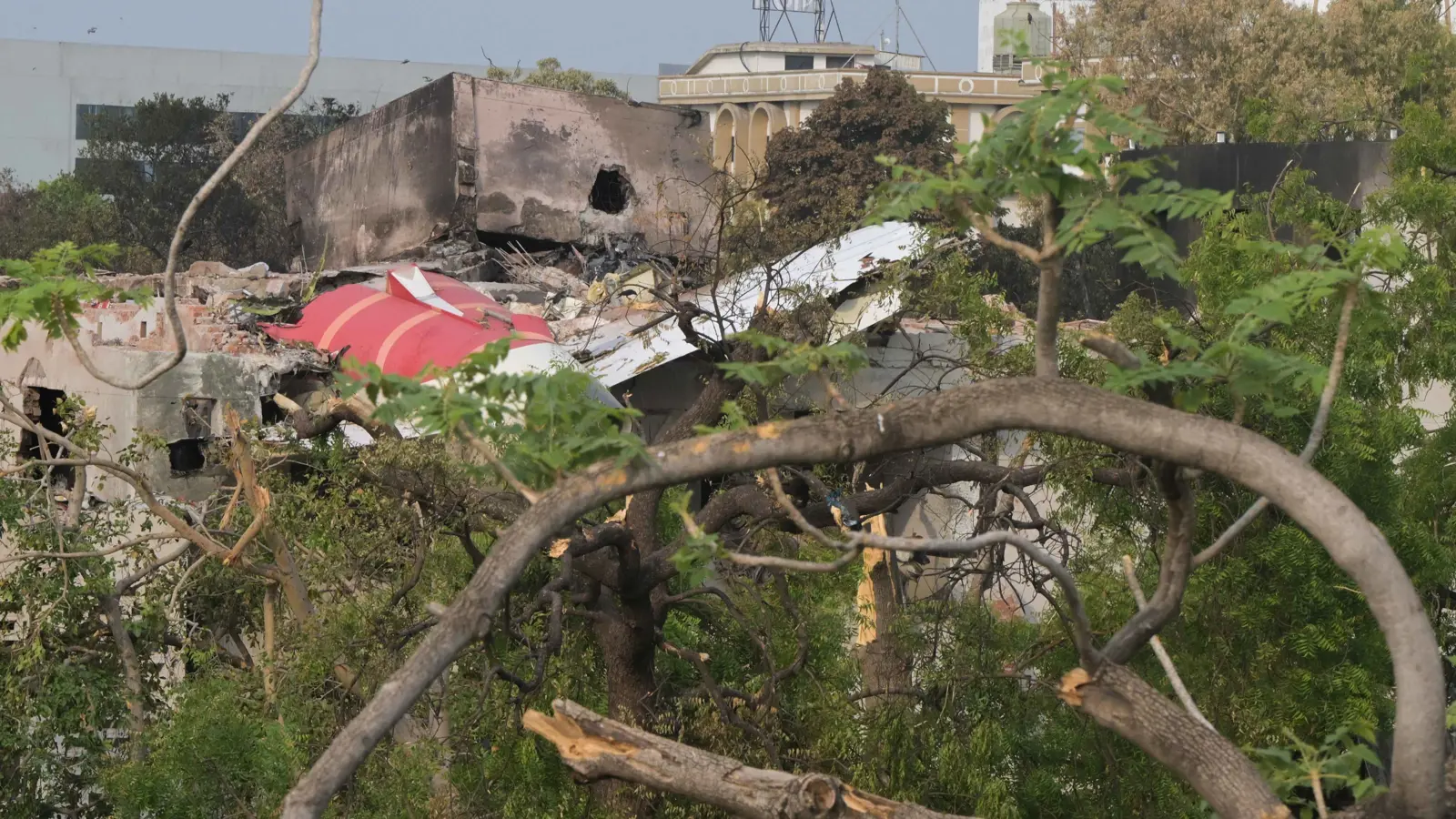 الهند تشكل لجنة تحقيق في تحطم الطائرة المنكوبة