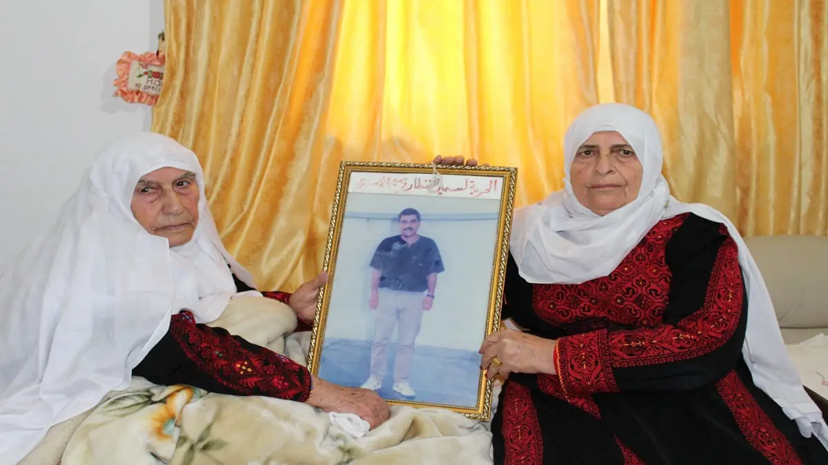 اتهامات لأمن حماس بالاعتداء على عميدة أمهات الأسرى الفلسطينيين في غزة (فيديو)‎