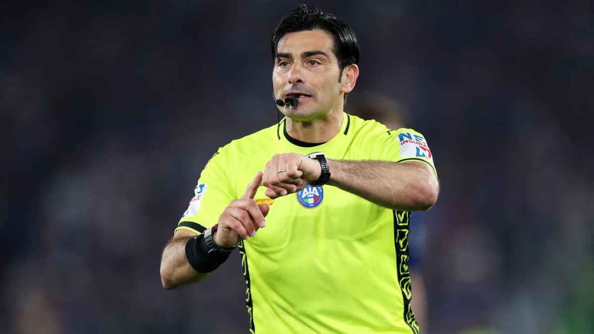 عقاب صارم لحكم إيطالي هدد لاعبًا كويتيًا بالقتل