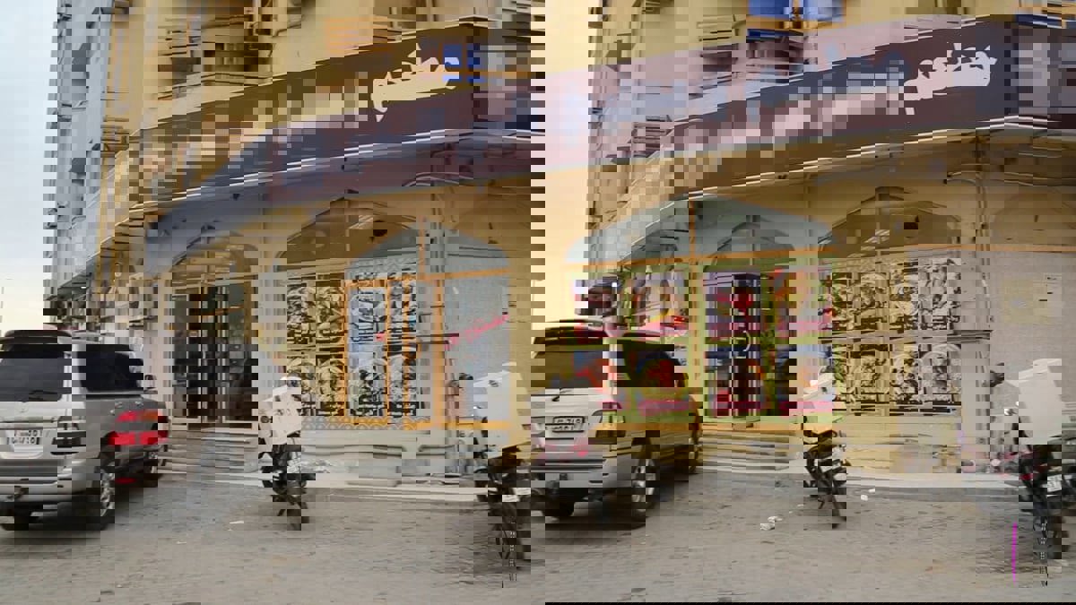 إشادة بمواطن سعودي فتح مطعمه للفقراء في رفحاء (صورة)