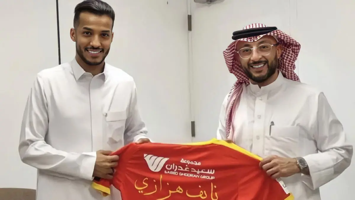 ما حقيقة انضمام نايف هزازي لنادي القادسية السعودي؟