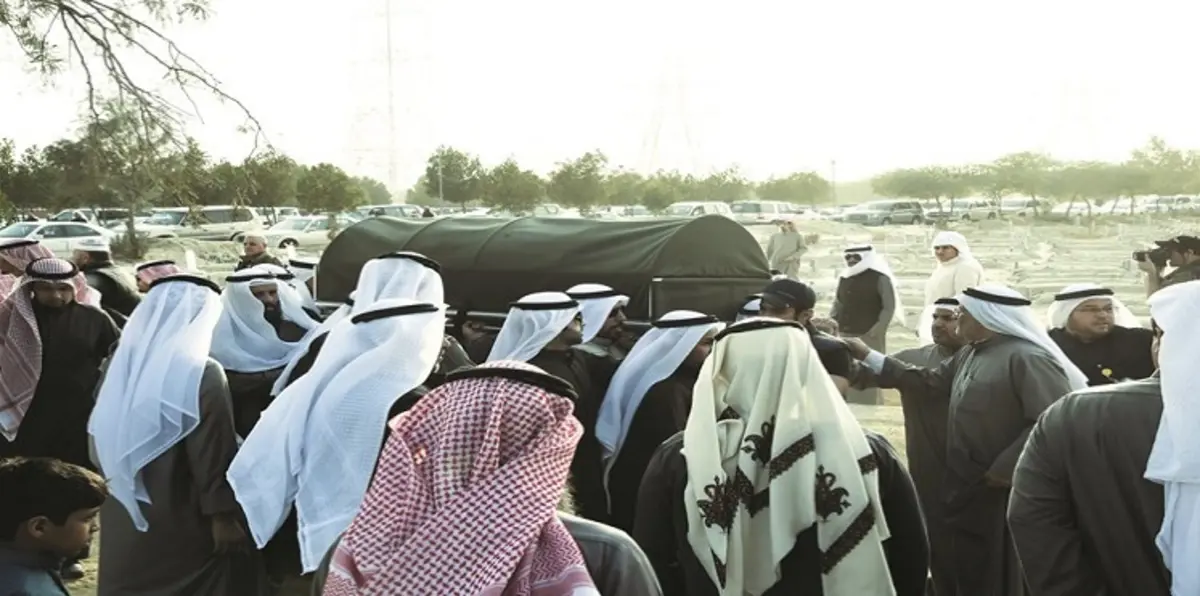تشييع ضحايا آل عويهان في حريق اليخت بالكويت والأمير وولي العهد يعزيان (صور)