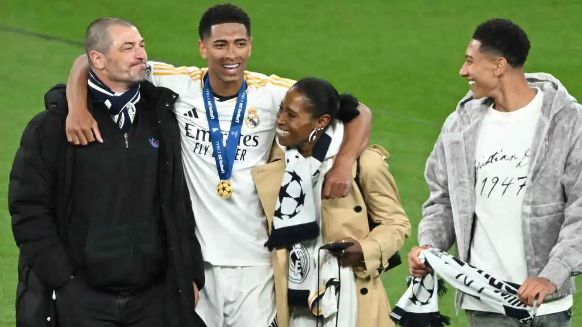 أجواء خطيرة تؤثر على نجم ريال مدريد.. هل انفصل والد ووالدة بيلينغهام؟ (صورة)