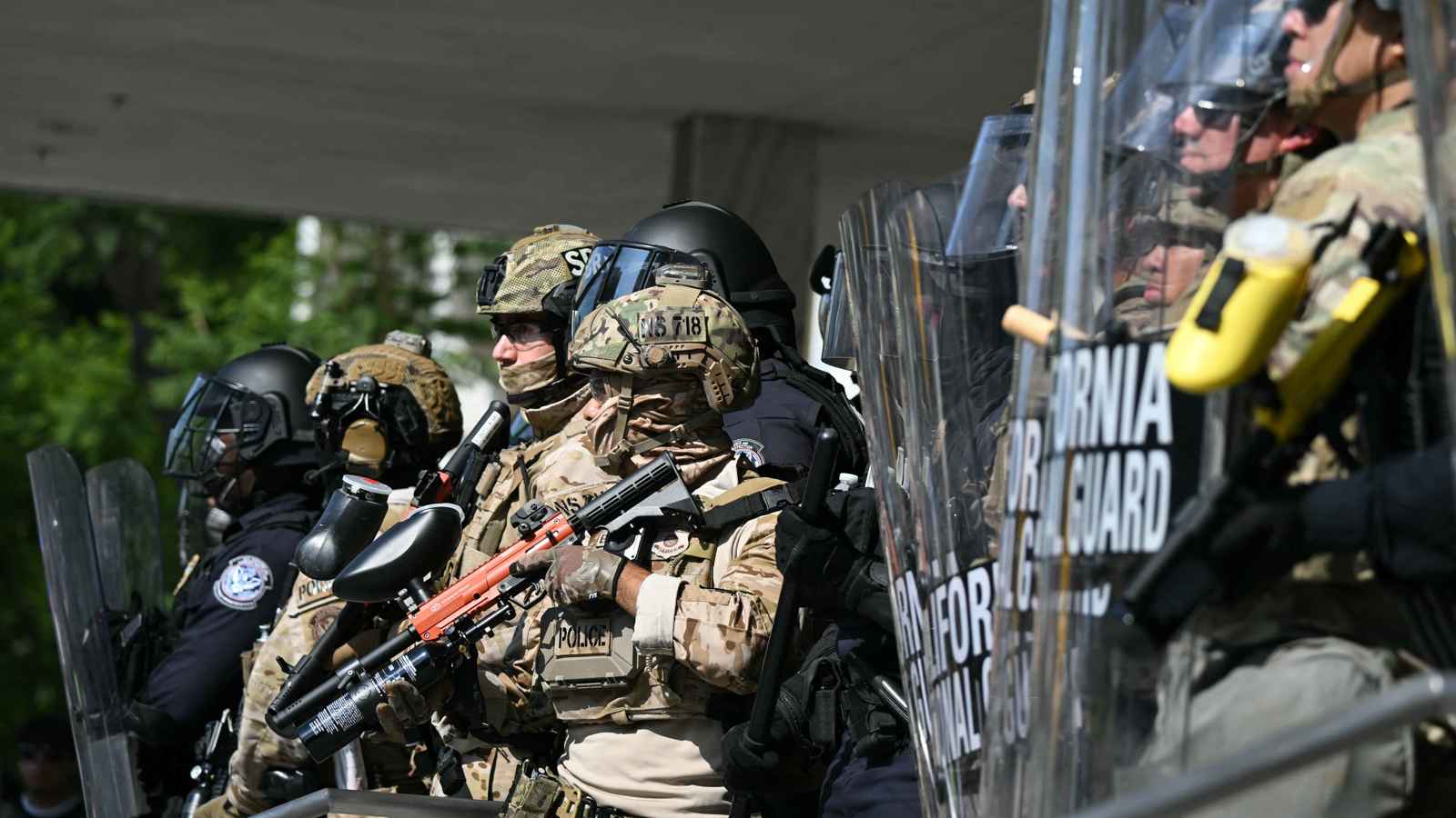 إدارة ترامب تطلب من المحكمة العليا إجازة نشر الحرس الوطني في شيكاغو