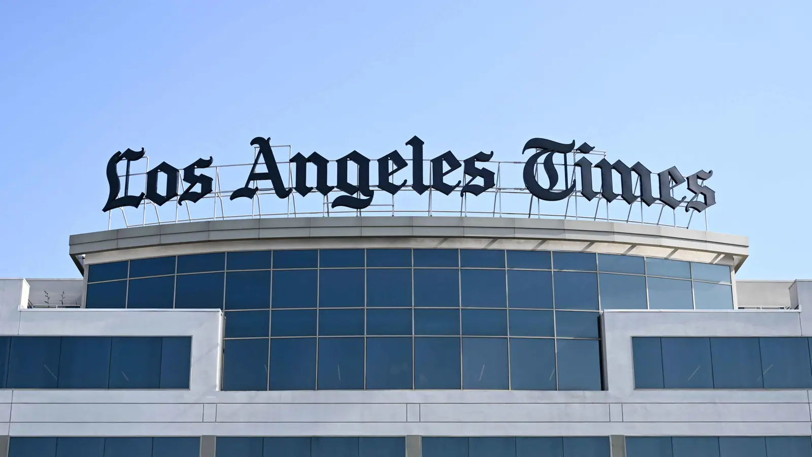 استقالة رئيسة تحرير صحيفة أمريكية عقب منع مالكها تأييد هاريس