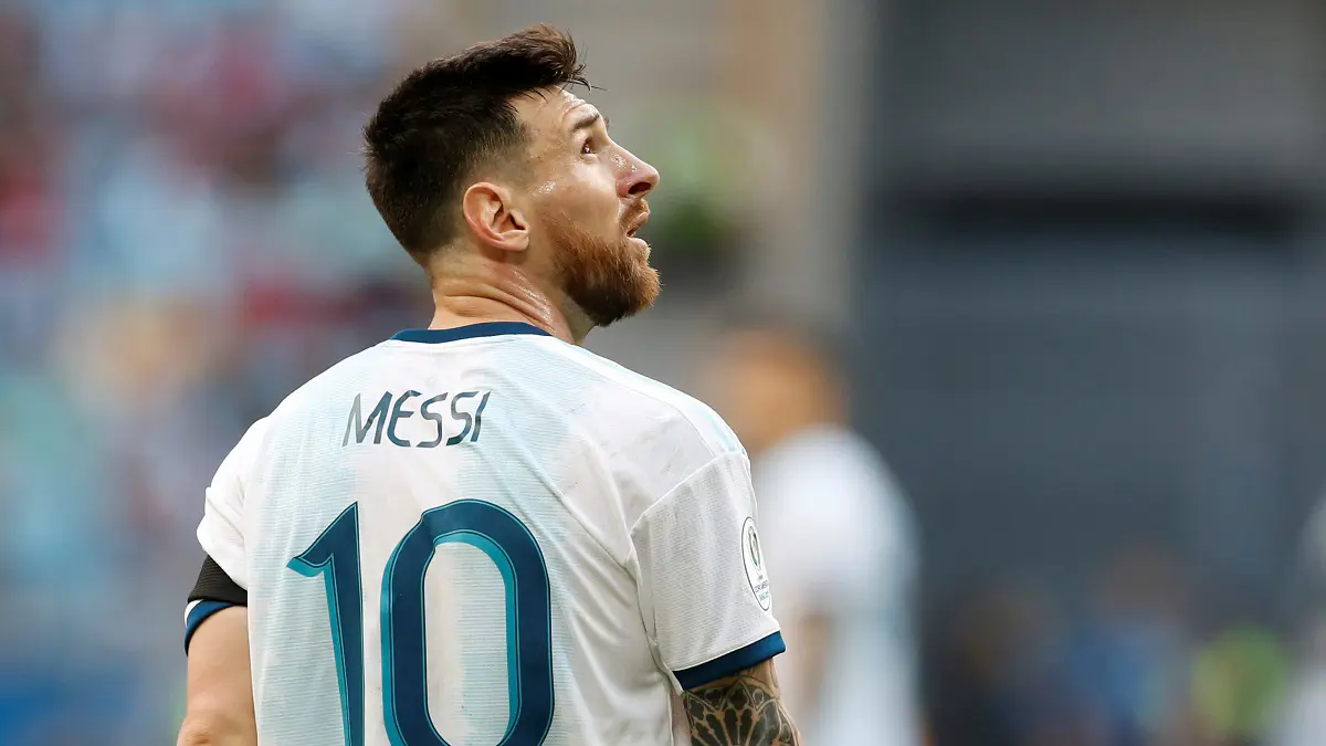 أبرز تغريدات "تويتر" الرياضية.. رونالدينيو يهنئ ميسي بعيد ميلاده.. ومارسيليا يدعم مدرب منتخب تونس (صور)