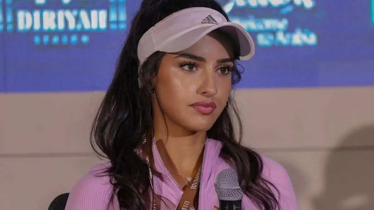 "إعلان" يدفع بلاعبة التنس السعودية يارا الحقباني نحو العالمية (فيديو)