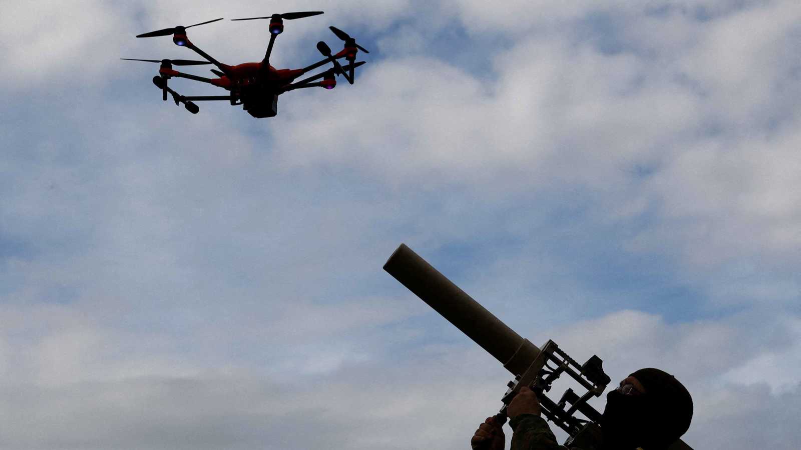 عالقة بين الحرب والسلام.. المسيرات المجهولة تحشر أوروبا في "المنطقة الرمادية"