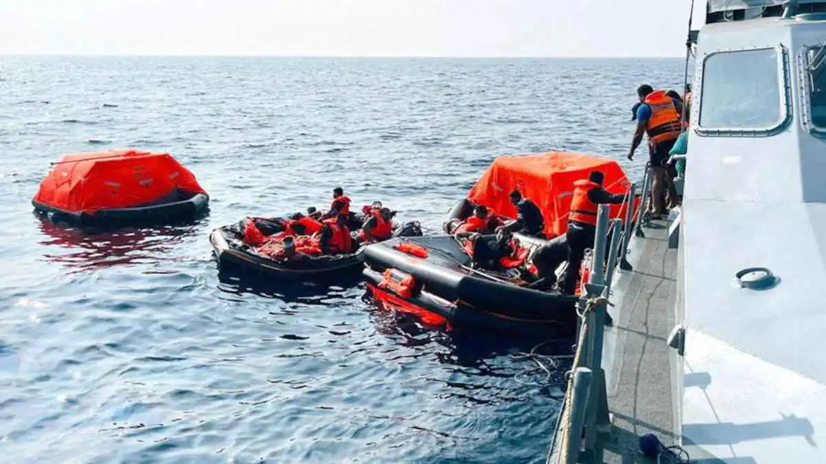 عودة 238 من البحرية الإيرانية جواً بعد حادث "دنا" في سريلانكا