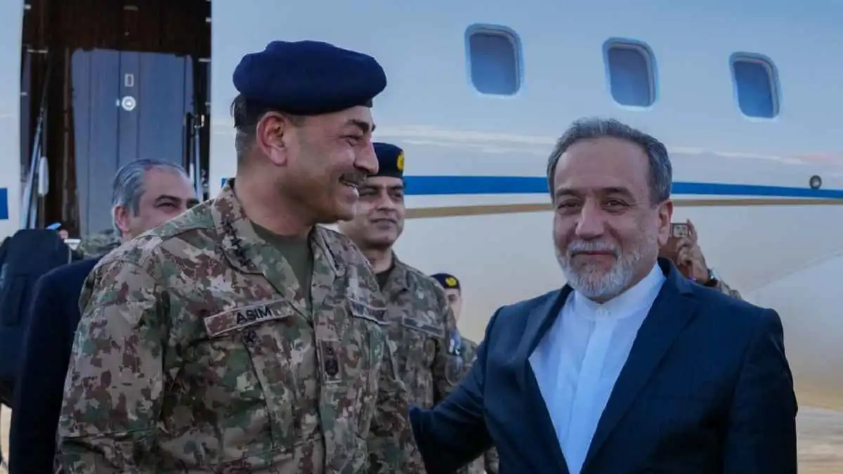 توضيح إيراني بشأن أصوات المقاتلات المتزامنة مع وصول الوفد الباكستاني