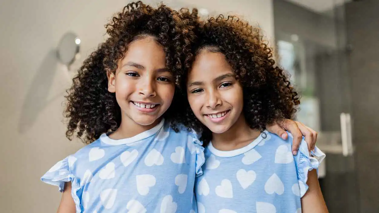 مفاجأة.. التوائم يتأخرون مبكراً ويتفوقون لاحقاً