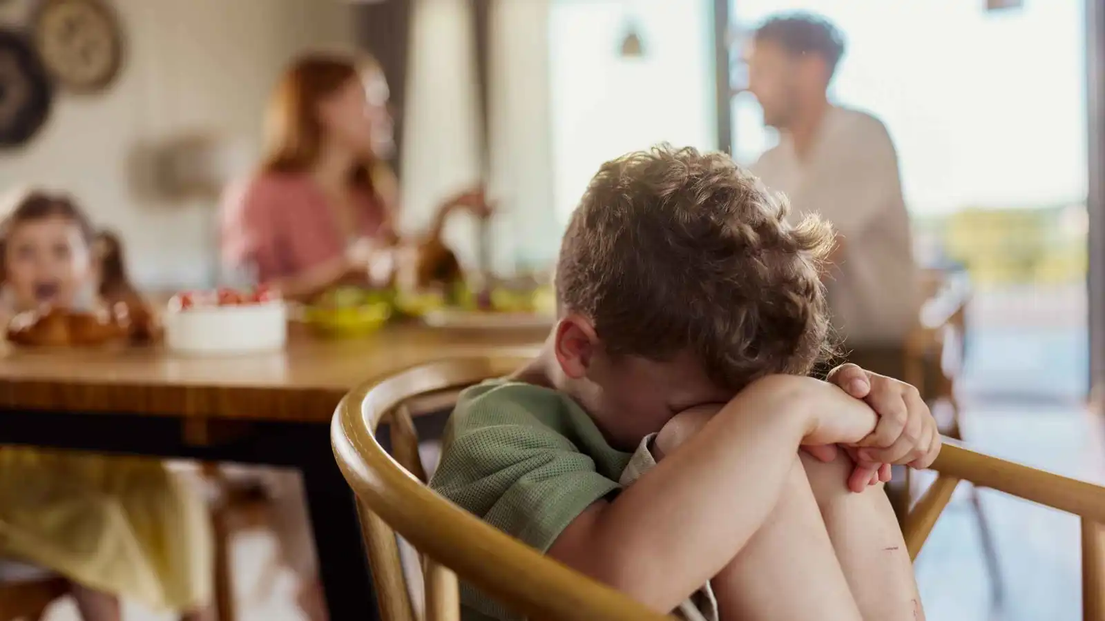 الوحدة الصامتة.. لماذا يشعر الأطفال بأن أصواتهم غير مسموعة؟