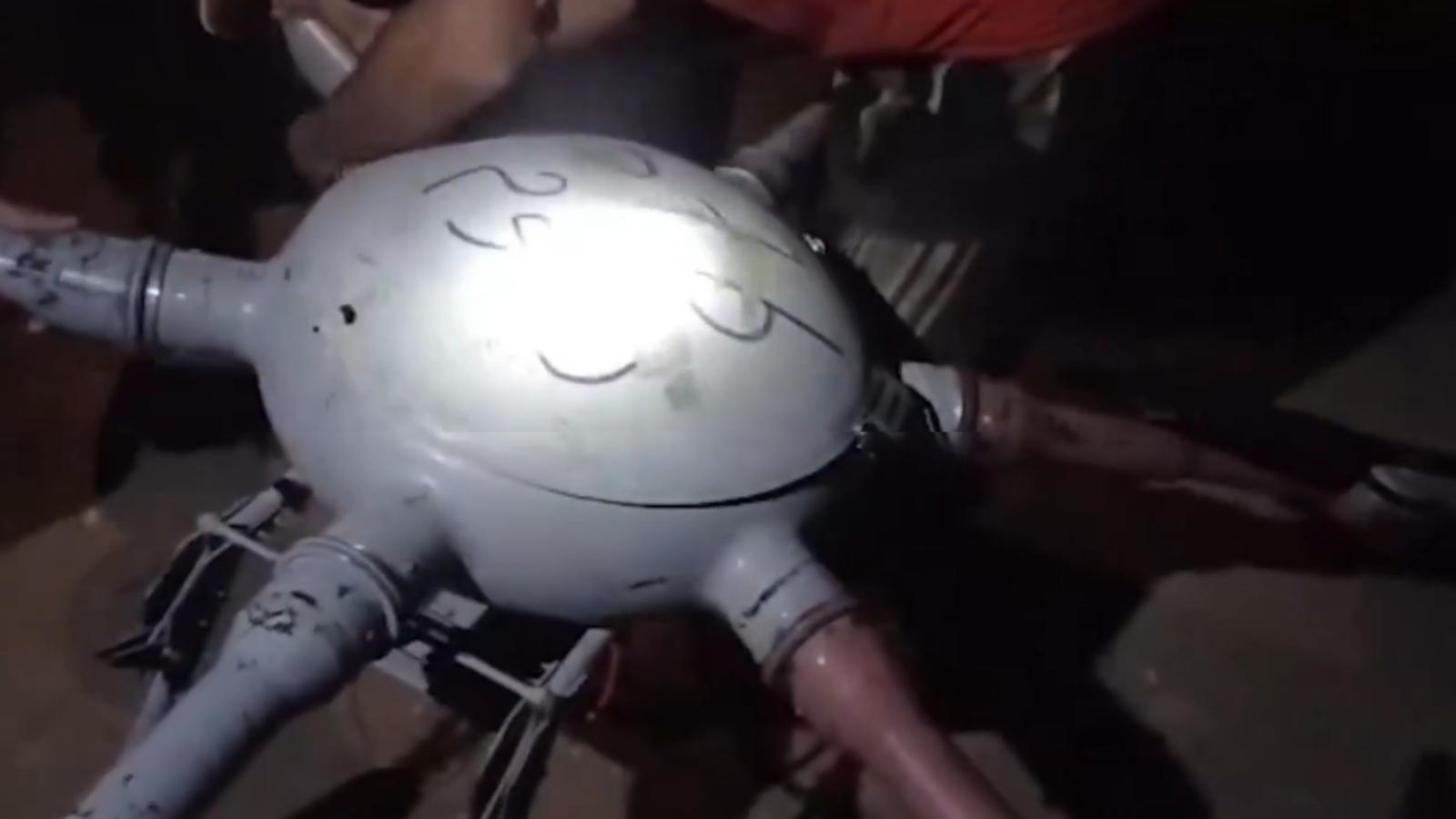 إسقاط مُسيّرة حوثية قبل استهداف المدنيين في الحديدة (فيديو)