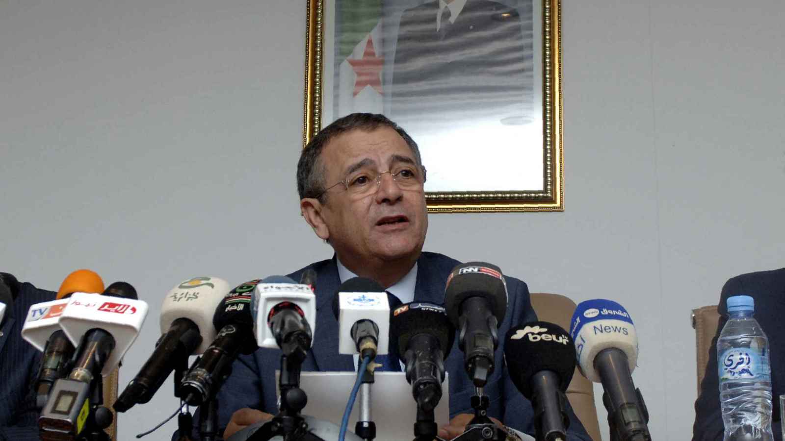 الجزائر تندد برفض فرنسا تسليمها وزيرا متهما بقضايا فساد