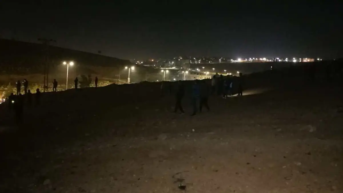 جرف مقبرة في الأردن من أجل فتح شارع.. والأهالي يبحثون عن "الأموات" (فيديو)