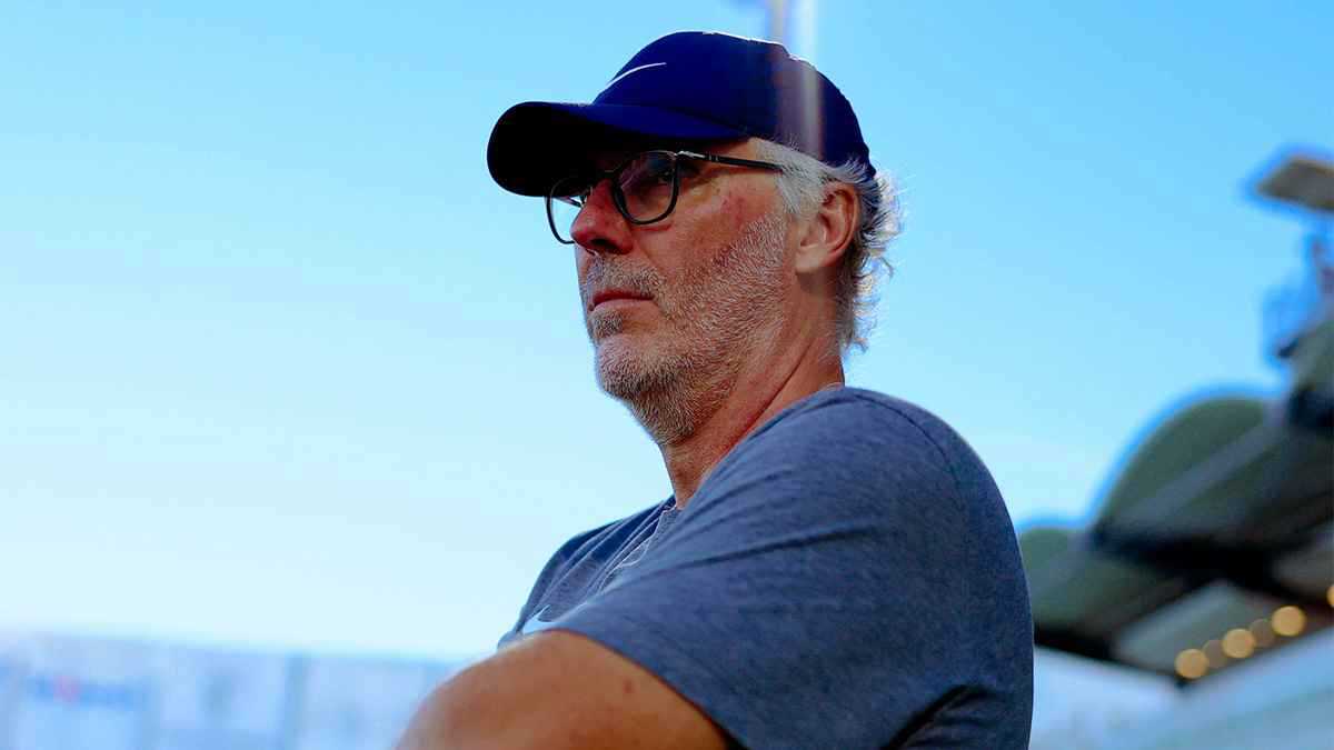 "اطرد بلان يا سندي".. مطالبات بإقالة فورية لمدرب الاتحاد السعودي