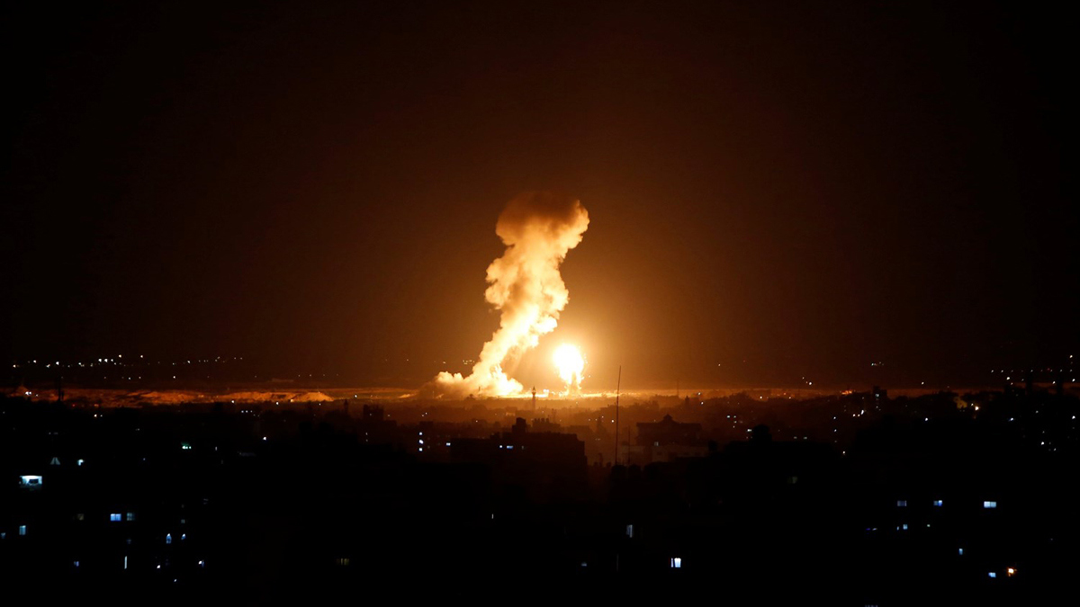 شهيد وجريحان إثر غارات إسرائيلية على قطاع غزة