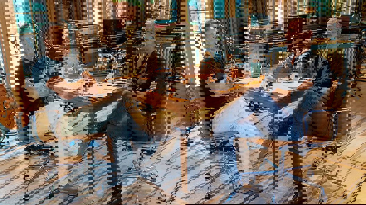 أوباما وسبرينغستين يصدران نسخة كتابية من بودكاست "Renegades: Born in the USA"