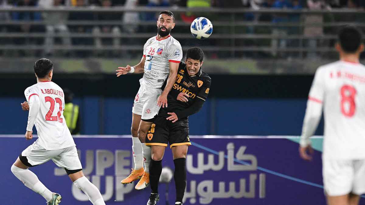 فرك رأس منافسه فأهدر ركلة ترجيح.. تصرف لاعب الكويت يثير جدلا (فيديو)