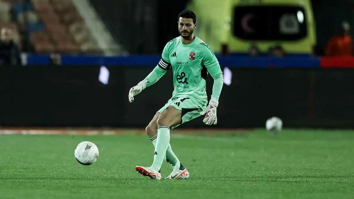 الاعتزال أو الرحيل عن الأهلي.. الحضري يصدم محمد الشناوي (فيديو)