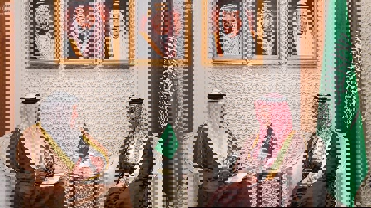 فيصل بن فرحان يلتقي أمين عام مجلس التعاون الخليجي في الرياض