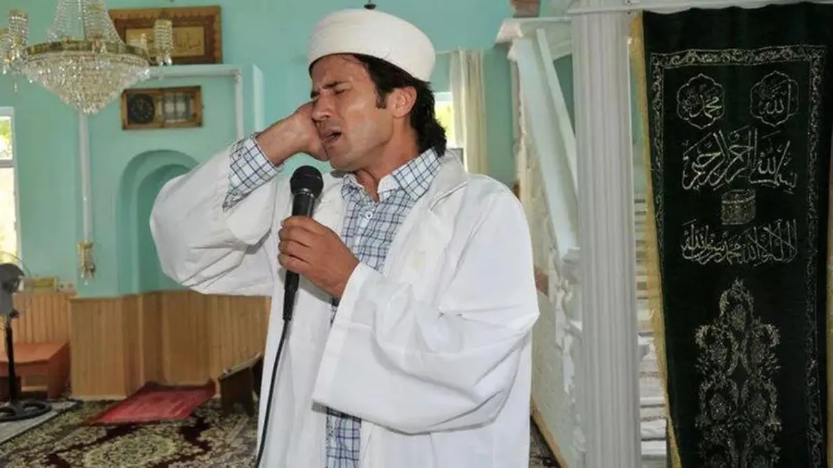 مغني روك تركي يلجأ للمحكمة الأوروبية أملا في إعادته إماما لمسجد