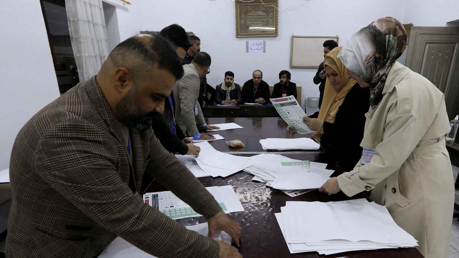 خبراء: مجالس المحافظات العراقية انغمست في "الحسابات السياسية"