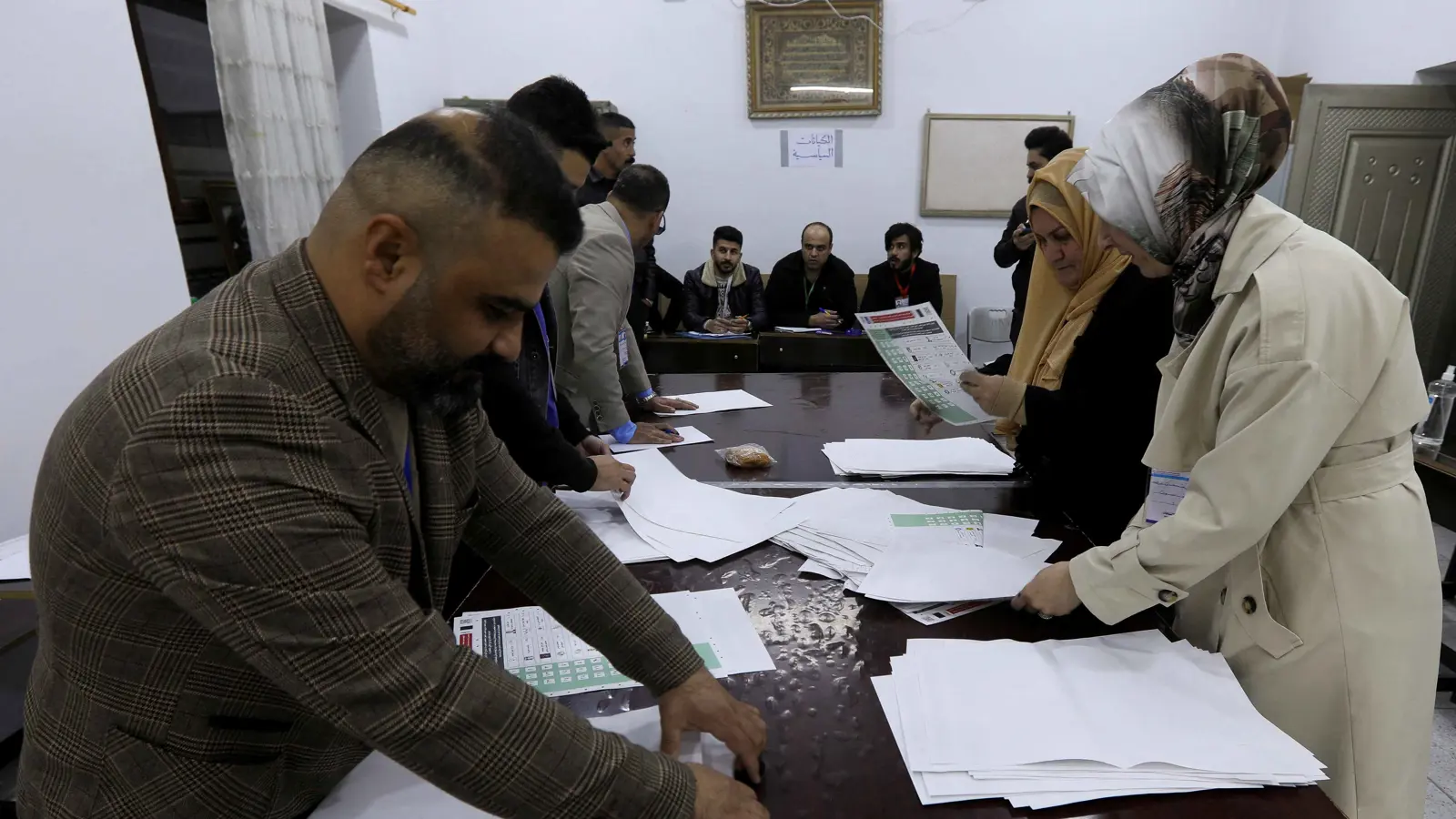 خبراء: مجالس المحافظات العراقية انغمست في "الحسابات السياسية"