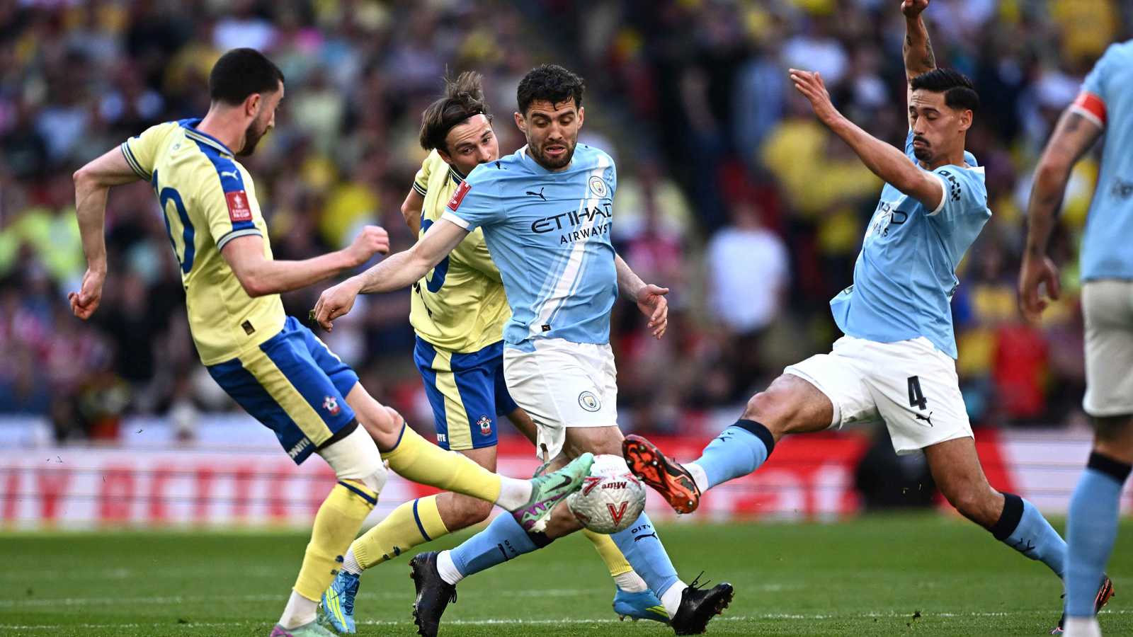 النصر والأهلي السعوديان ينافسان عمالقة أوروبا على ضم نجم مانشستر سيتي 
