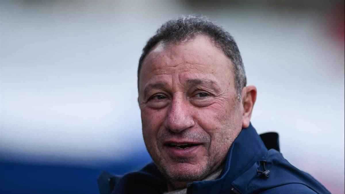 لماذا حذف فيسبوك صورة تأشيرة محمود الخطيب؟