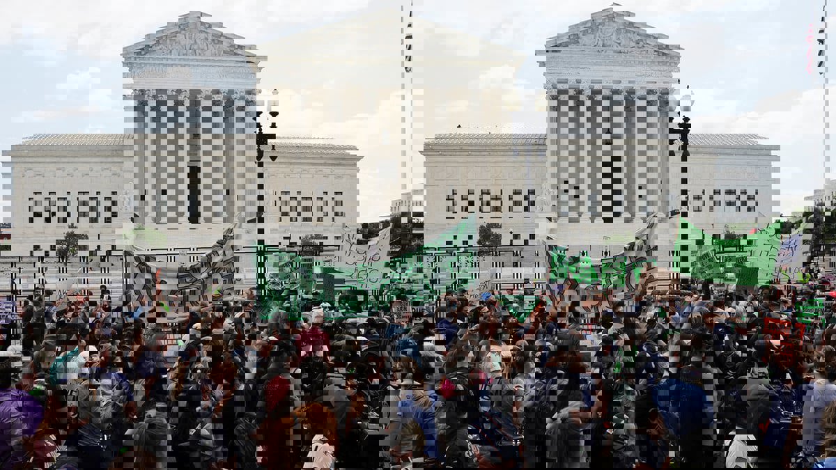 كيف تحول الإجهاض لقضية خلافية في السياسة الأمريكية؟