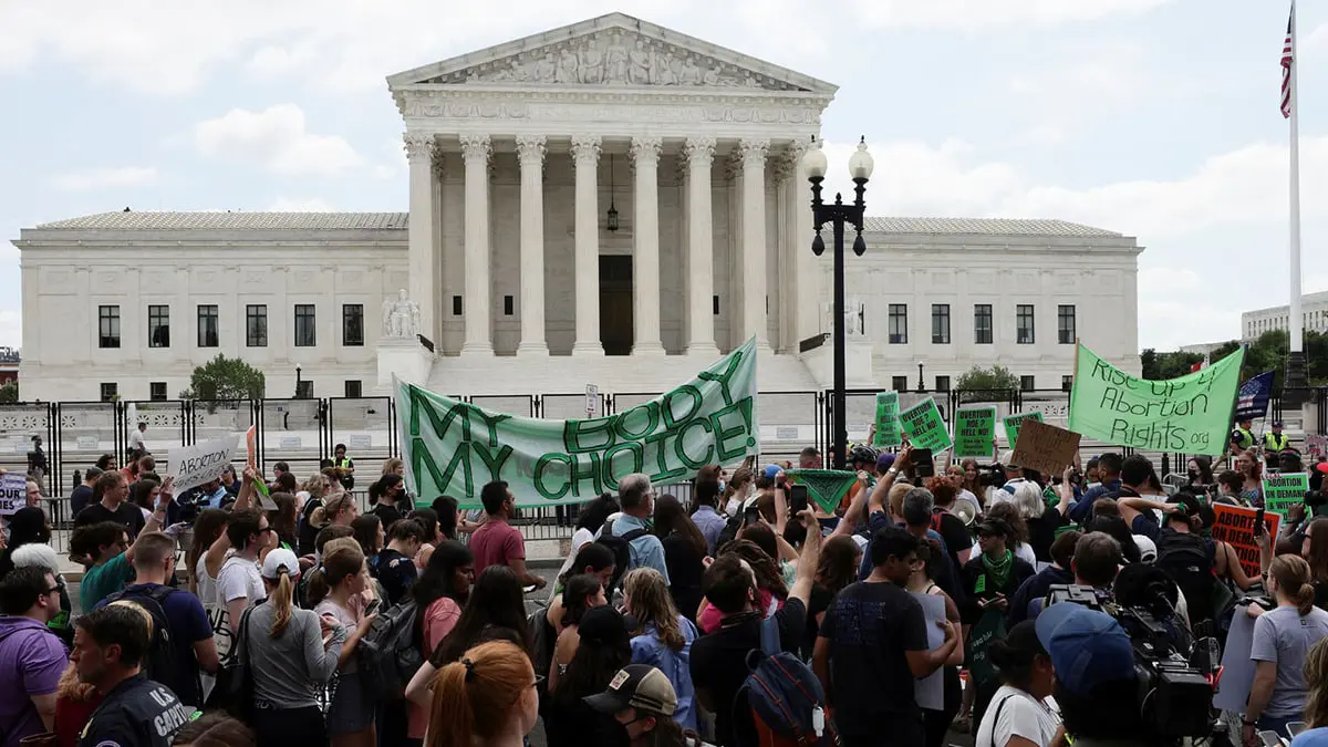 كيف تحول الإجهاض لقضية خلافية في السياسة الأمريكية؟