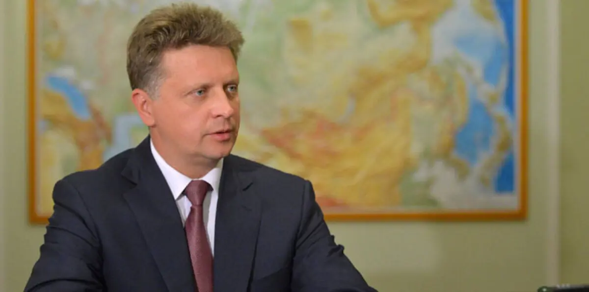 وزير النقل الروسي يصل القاهرة لبحث استئناف الرحلات السياحية