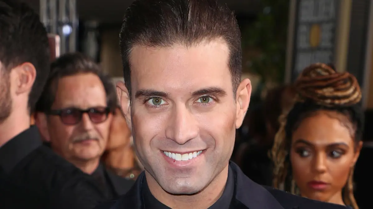 حفيد عمر الشريف  يثير الجدل: أنا حامل