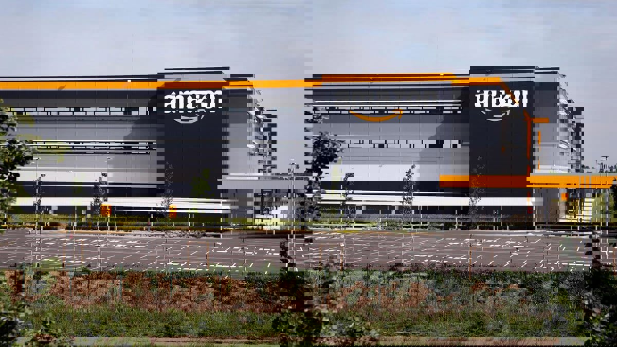 لتعزيز الإنترنت السريع.. "أمازون" توقع صفقات عملاقة مع 3 شركات فضائية