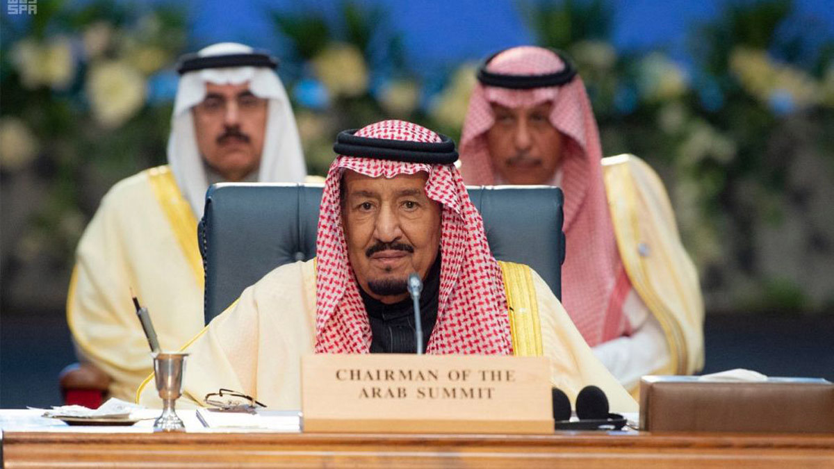 الملك سلمان يطالب بموقف دولي لوقف التدخلات الإيرانية