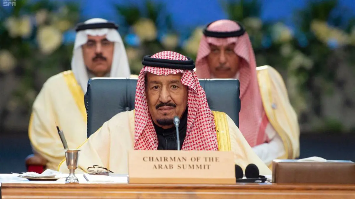 الملك سلمان يطالب بموقف دولي لوقف التدخلات الإيرانية