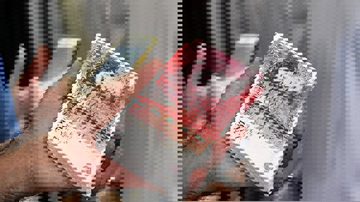 الجنيه الإسترليني يتعافى بعد تراجع تراس جزئيا عن خطتها الاقتصادية