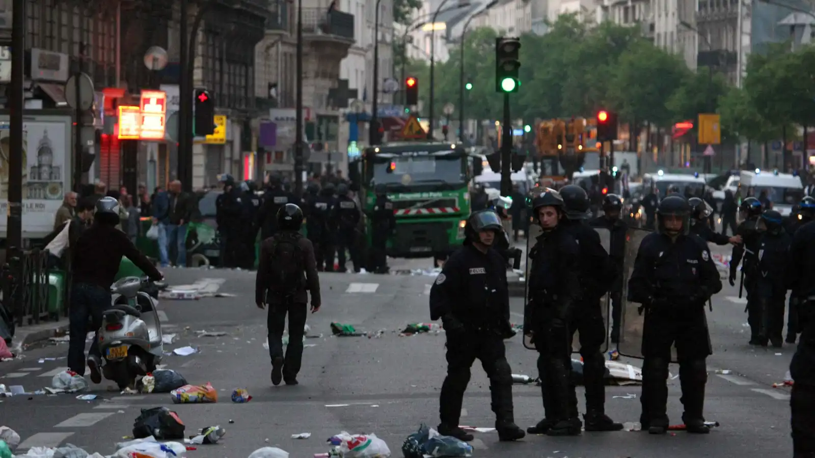 من التعبير إلى التهديد.. "الأجندات المستوردة" تغزو شوارع أوروبا