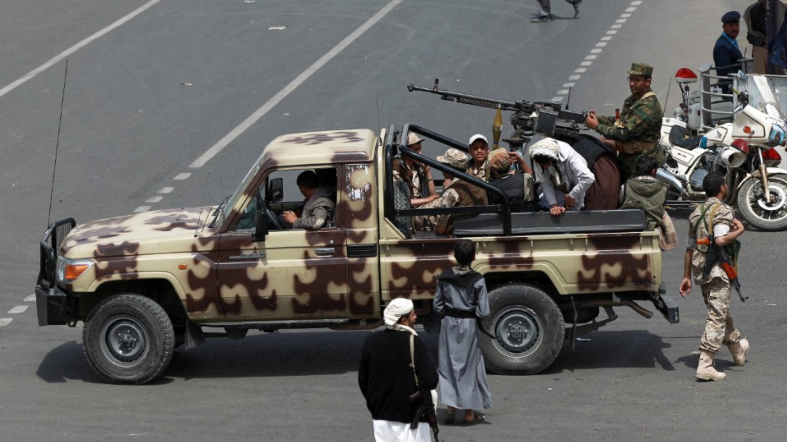 مبادرة أحادية الجانب.. ميليشيا الحوثي تفرج عن عشرات اليمنيين