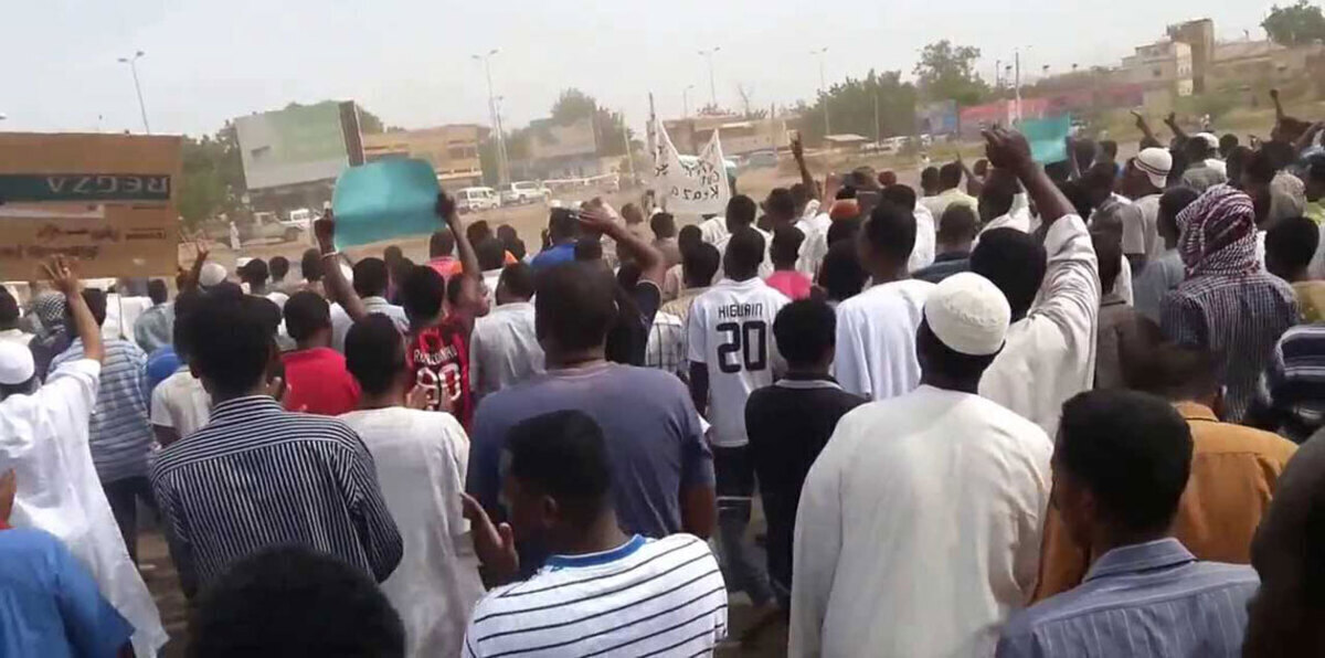 السودان يحقق في مقتل طالب باحتجاجات في دارفور على ارتفاع الأسعار