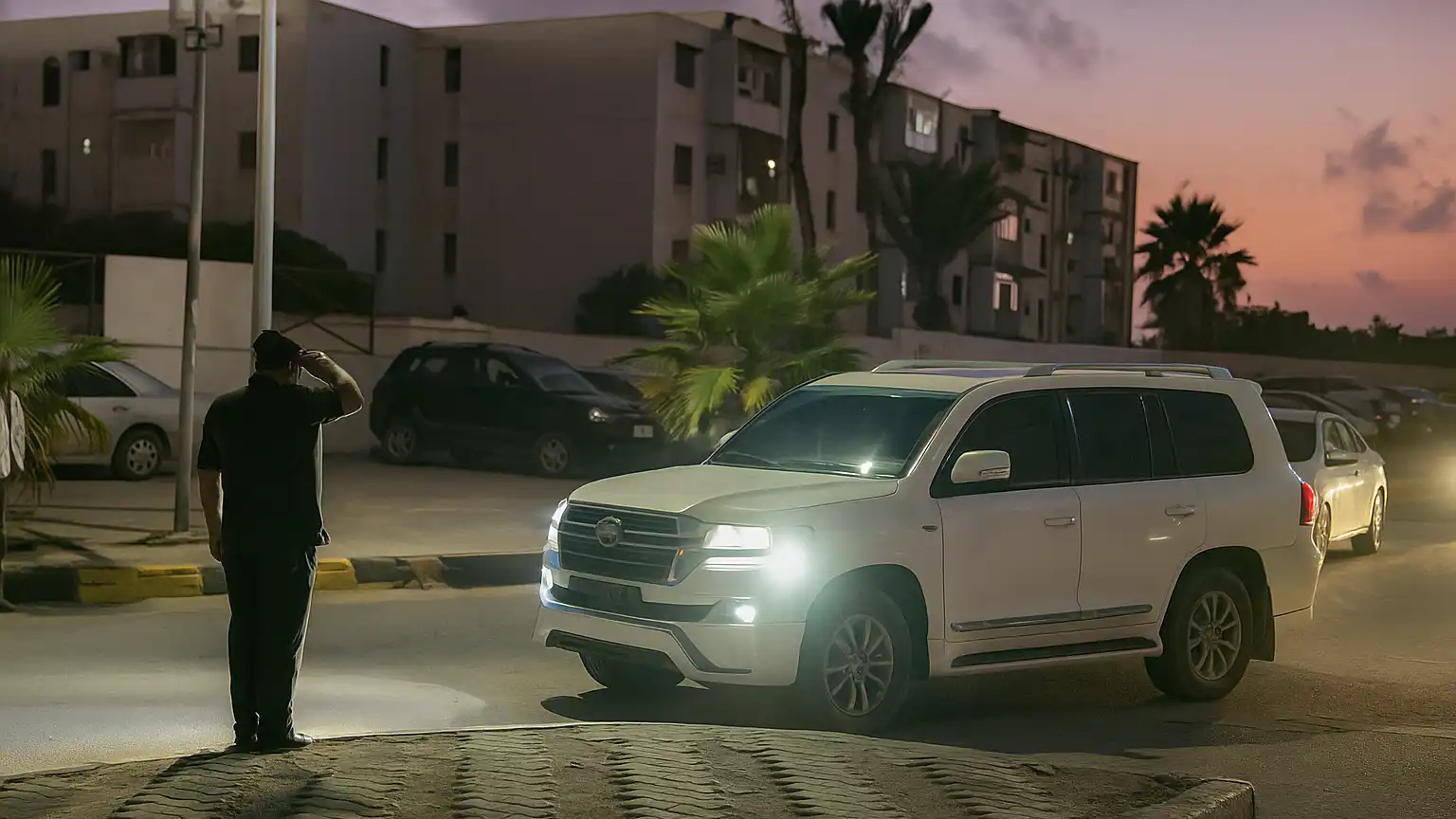 بدء تنفيذ اتفاق الدبيبة و"الردع" حول مطار معيتيقة في ليبيا (فيديو)