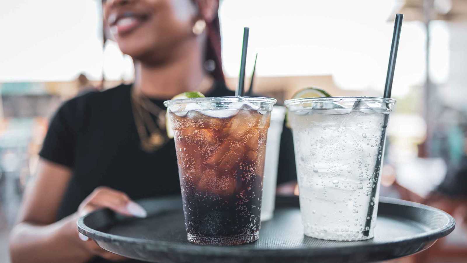 دراسة: المشروبات الغازية قد تزيد خطر الاكتئاب عند النساء