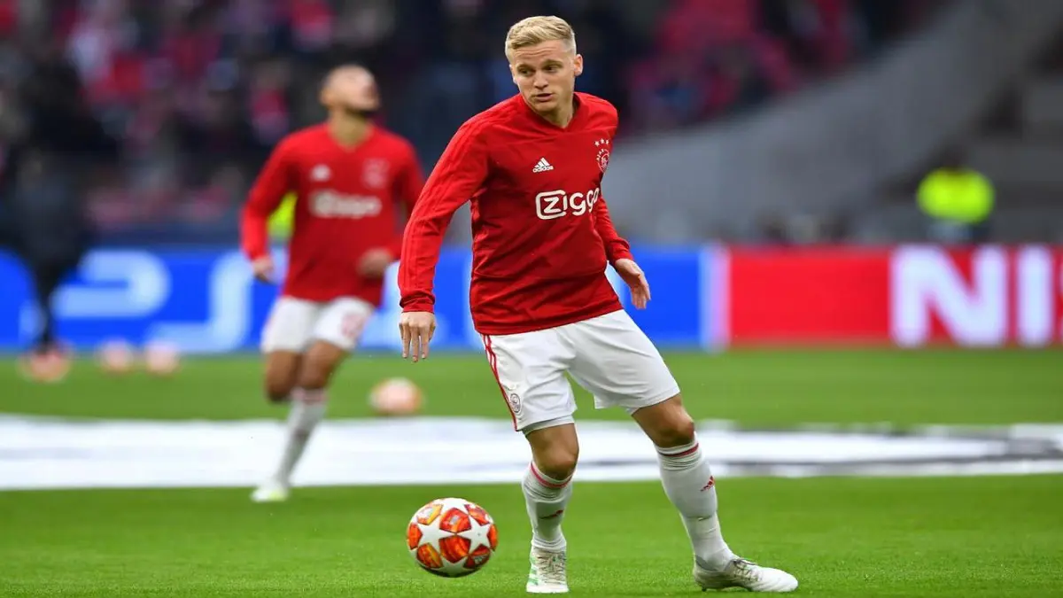 رسميًا.. مانشستر يونايتد يتعاقد مع فان دي بيك