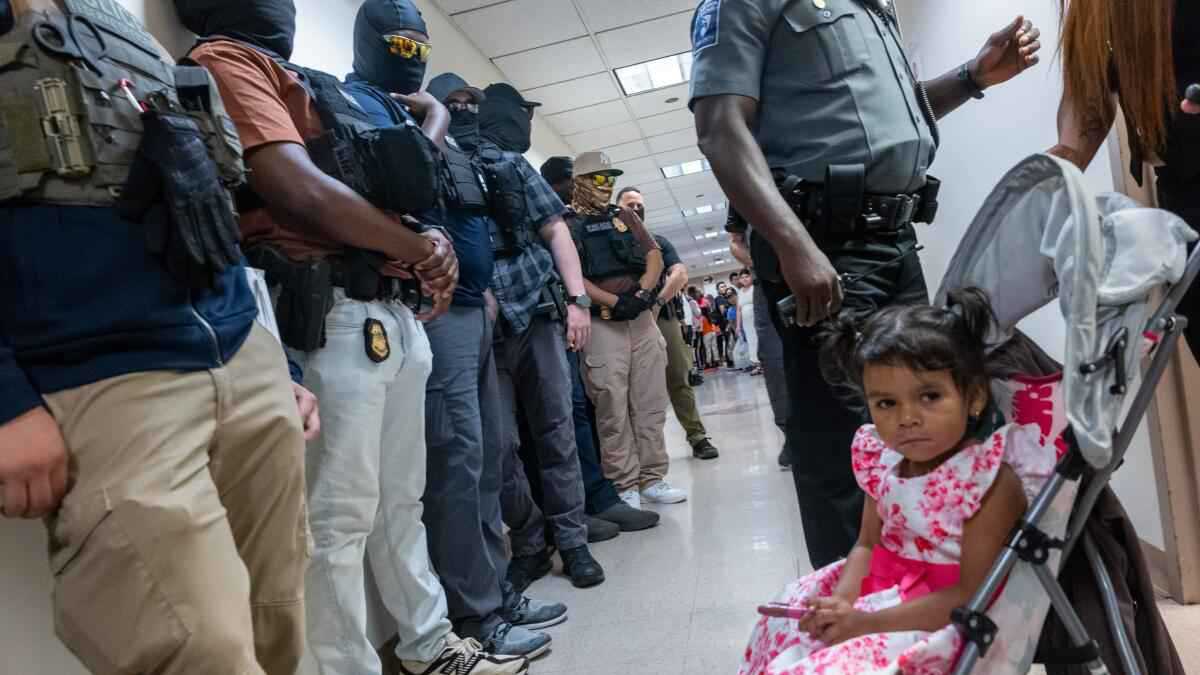 قرار قضائي يمنع ترامب من ترحيل أطفال مهاجرين