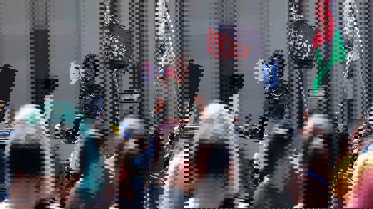 العدالة لجايلاند.. مقتل رجل أسود بـ60 رصاصة يشعل تظاهرات في أمريكا