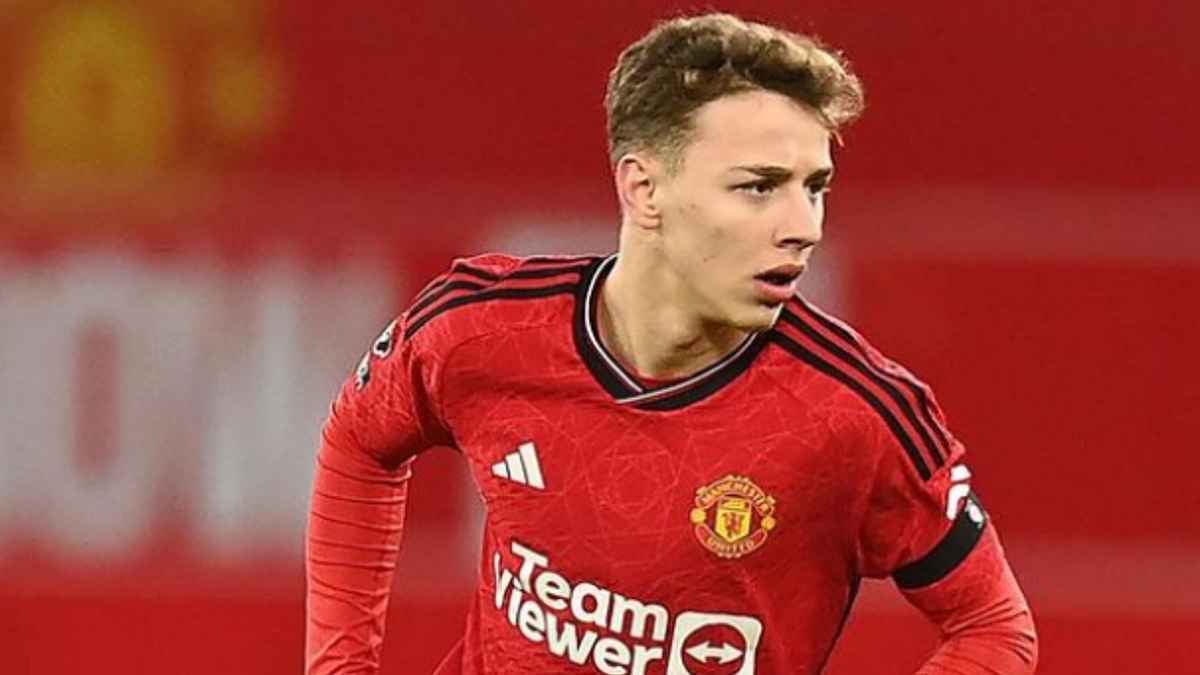 لاعب مانشستر يونايتد يتلو القرآن في جلسة مع مشاري العفاسي (فيديو)